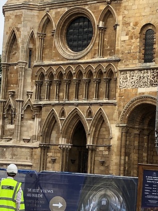 Lincoln_Cathedral-facade-detail